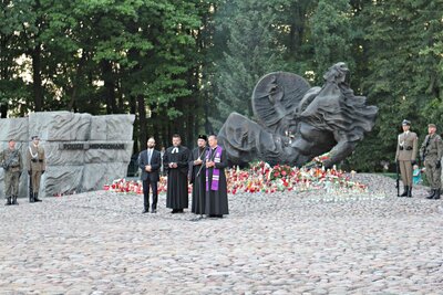 Uroczystości na Cmentarzu Powstańców Warszawy na Woli, przy Pomniku „Polegli–Niepokonani” z udziałem wiceprezesa IPN Jana Bastera. 1 sierpnia 2018. Fot. Jan Dubiel (IPN)