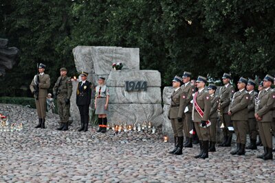 Uroczystości na Cmentarzu Powstańców Warszawy na Woli, przy Pomniku „Polegli–Niepokonani” z udziałem wiceprezesa IPN Jana Bastera. 1 sierpnia 2018. Fot. Jan Dubiel (IPN)