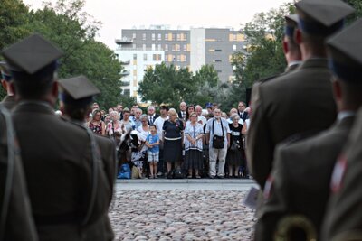 Uroczystości na Cmentarzu Powstańców Warszawy na Woli, przy Pomniku „Polegli–Niepokonani” z udziałem wiceprezesa IPN Jana Bastera. 1 sierpnia 2018. Fot. Jan Dubiel (IPN)