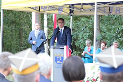 Uroczystość w Zamostkach koło Wólki Radzymińskiej przy pomniku Strzelców Kaniowskich. Wystąpienie prezesa IPN Jarosława Szarka – 14 sierpnia 2018. Fot. Jan Dubiel (IPN)