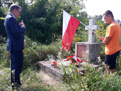 W drodze na obchody 98. rocznicy bitwy pod Zadwórzem – polskie groby na cmentarzu w Kurowicach – 18 sierpnia 2018. Fot. Sławek Kasper (IPN)
