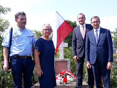 W drodze na obchody 98. rocznicy bitwy pod Zadwórzem – polskie groby na cmentarzu w Kurowicach – 18 sierpnia 2018. Fot. Sławek Kasper (IPN)