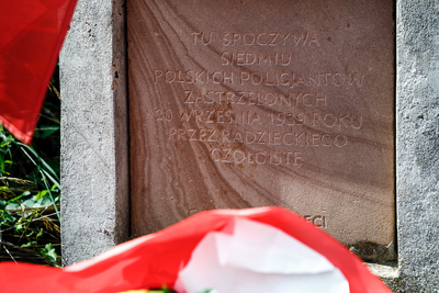 W drodze na obchody 98. rocznicy bitwy pod Zadwórzem – polskie groby na cmentarzu w Kurowicach – 18 sierpnia 2018. Fot. Sławek Kasper (IPN)