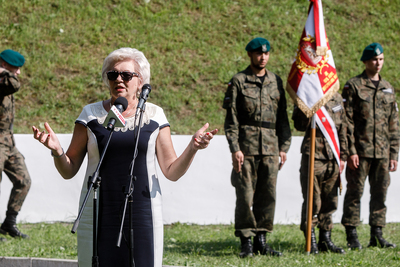 98. rocznica bitwy pod Zadwórzem – przedstawiciel Buskiej rejonowej administracji Ludmiła Cichowska – 18 sierpnia 2018. Fot. Sławek Kasper (IPN)