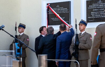 Odsłonięcie tablicy upamiętniającej żołnierzy batalionu „Pięść” – Warszawa, 22 sierpnia 2018. Fot. Marcin Jurkiewicz (IPN)
