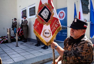 Odsłonięcie tablicy upamiętniającej żołnierzy batalionu „Pięść” – Warszawa, 22 sierpnia 2018. Fot. Marcin Jurkiewicz (IPN)