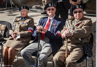 Odsłonięcie tablicy upamiętniającej żołnierzy batalionu „Pięść” – Warszawa, 22 sierpnia 2018. Fot. Marcin Jurkiewicz (IPN)