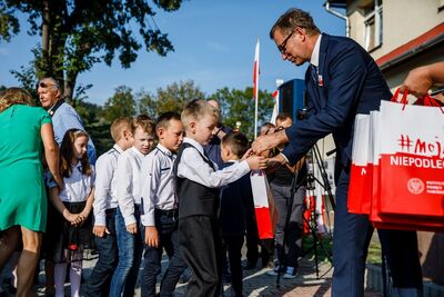 Inauguracja roku szkolnego w Stróży (powiat limanowski) z udziałem Prezesa IPN Jarosława Szarka – 3 września 2018. Fot. Sławek Kasper (IPN)