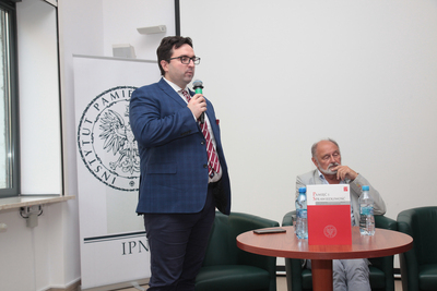 Dr Rafał Łatka, prof. Tomasz Schramm. Prezentacja 31 numeru czasopisma naukowego „Pamięć i Sprawiedliwość” – Warszawa, 4 września 2018. Fot. Piotr Życieński (IPN)