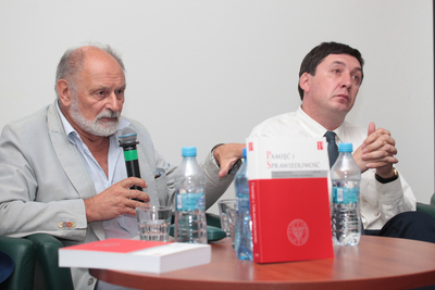 Prof. Tomasz Schramm, prof. Marek Kornat. Prezentacja 31 numeru czasopisma naukowego „Pamięć i Sprawiedliwość” – Warszawa, 4 września 2018. Fot. Piotr Życieński (IPN)