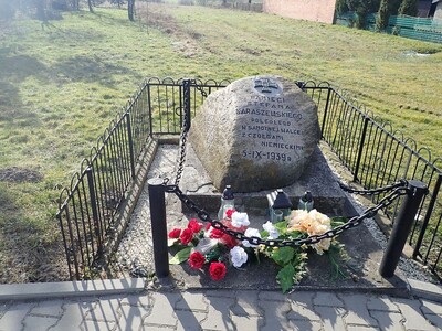 Pomnik przed remontem [fot. IPN Łódź]