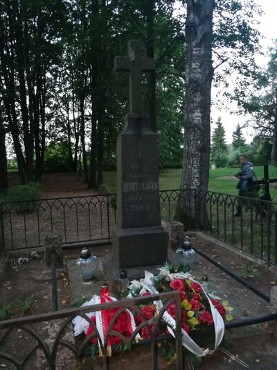 Grób Emilii Plater w Kopciowie na Litwie