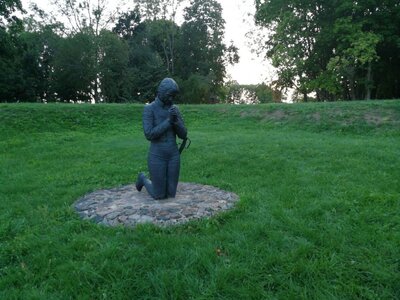 Pomnik Emilii Plater w miejscu śmierci bohaterki powstania listopadowego w Justianowie