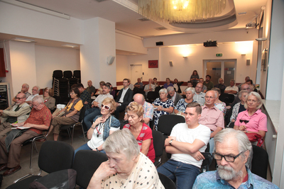 Dyskusja o roli Kościoła katolickiego w odzyskaniu przez Polskę niepodległości w 1918 r. Fot. P.Życieński (IPN)