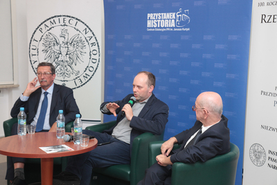 Dyskusja o roli Kościoła katolickiego w odzyskaniu przez Polskę niepodległości w 1918 r. Fot. P.Życieński (IPN)