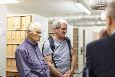 Przedstawiciele Stowarzyszenia Polskich Kombatantów w Australii Zygmunt Świstak „Minoga” i Bogdan Płatek – 14 września 2018. Fot. Katarzyna Hołopiak (IPN)