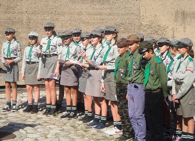 Występ harcerzy (fot. B. Nowak, BUWiM IPN)