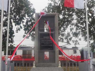 Pomnik Pamięci Kolejarzy poległych na Podlasiu [fot. B. Nowak, BUWiM IPN]