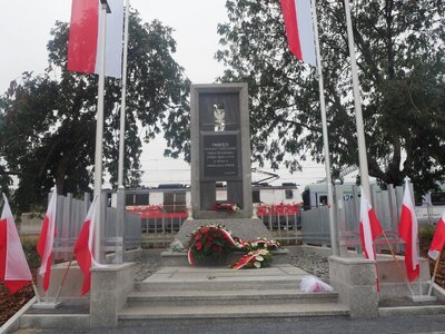 Pomnik Pamięci Kolejarzy poległych na Podlasiu [fot. B. Nowak, BUWiM IPN]