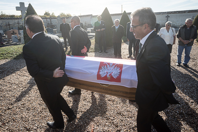 Uroczystości sprowadzenia do Polski szczątków admirała Józefa Unruga i jego żony Zofii – Montrésor (Francja), 24 września 2018. Fot. Sławek Kasper (IPN)