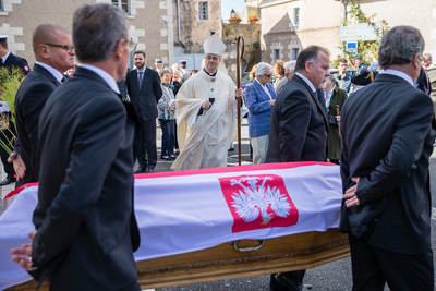 Uroczystości sprowadzenia do Polski szczątków admirała Józefa Unruga i jego żony Zofii – Montrésor (Francja), 24 września 2018. Fot. Sławek Kasper (IPN)