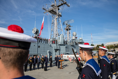Uroczystości sprowadzenia do Polski szczątków admirała Józefa Unruga i jego żony Zofii – Port Wojenny w Brest (Francja), 25 września 2018. Fot. sk/IPN