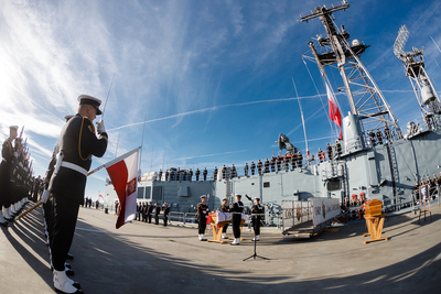 Uroczystości sprowadzenia do Polski szczątków admirała Józefa Unruga i jego żony Zofii – Port Wojenny w Brest (Francja), 25 września 2018. Fot. sk/IPN
