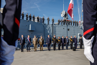 Uroczystości sprowadzenia do Polski szczątków admirała Józefa Unruga i jego żony Zofii – Port Wojenny w Brest (Francja), 25 września 2018. Fot. sk/IPN