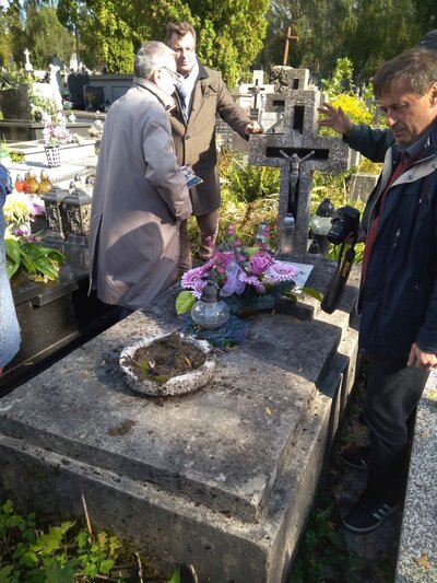 Szóste spotkanie Komitetu Ochrony Pamięci Walk i Męczeństwa przy Oddziale IPN-KŚZpNP w Krakowie. Sporządzanie dokumentacji fotograficznej grobów poległych żołnierzy – 25 września 2018