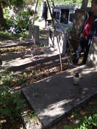 Szóste spotkanie Komitetu Ochrony Pamięci Walk i Męczeństwa przy Oddziale IPN-KŚZpNP w Krakowie. Sporządzanie dokumentacji fotograficznej grobów poległych żołnierzy – 25 września 2018