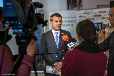 Konferencja prasowa na temat programów poświęconych stratom osobowym i ofiarom represji – Warszawa, 27 września 2018. Fot. Marcin Jurkiewicz (IPN)