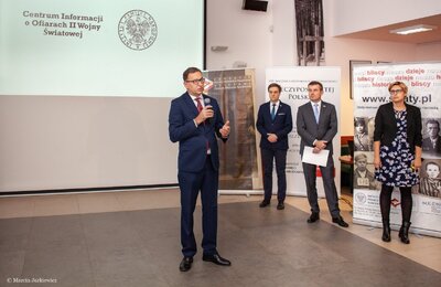 Konferencja prasowa na temat programów poświęconych stratom osobowym i ofiarom represji – Warszawa, 27 września 2018. Fot. Marcin Jurkiewicz (IPN)