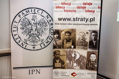 Konferencja prasowa na temat programów poświęconych stratom osobowym i ofiarom represji – Warszawa, 27 września 2018. Fot. Marcin Jurkiewicz (IPN)