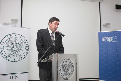 Wręczenie nagród za Najlepszy Debiut Historyczny Roku. Na zdj. prof. Marek Kornat – przewodniczący Komisji Konkursowej. Fot. Piotr Życieński (IPN)