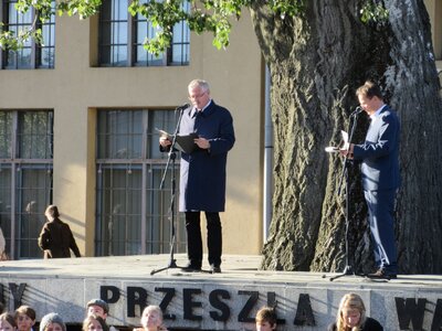Zastępca Dyrektora Biura Edukacji Narodowej dr Waldemar Brenda odczytuje list od Prezesa IPN dr Jarosława Szarka (fot. OBUWiM Warszawa)