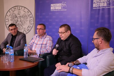 Spotkanie z cyklu Historia zza kulis „O początkach przestępczości zorganizowanej w Polsce” – Warszawa, 17 października 2018. Na zdj. od lewej: Witold Bagieński, Rafał Dudkiewicz, Rafał Pasztelański i Dawid Sawicki. Fot. Aleksandra Wierzchowska (IPN)