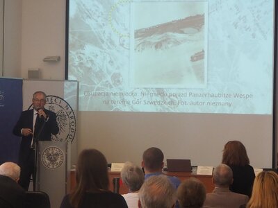 Piotr Grzybowski, historyk, wiceprzewodniczący Komitetu Upamiętnienia Polaków Zamordowanych przez Niemców w Górach Szwedzkich 6 stycznia 1940 r. (fot. B. Nowak, BUWiM IPN)