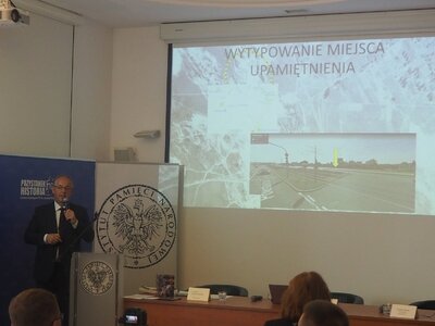 Piotr Grzybowski, historyk, wiceprzewodniczący Komitetu Upamiętnienia Polaków Zamordowanych przez Niemców w Górach Szwedzkich 6 stycznia 1940 r. (fot. B. Nowak, BUWiM IPN)