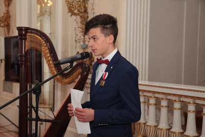 Nie wystarczy, by Polakiem się urodzić! Wyzwaniem jest to, by chcieć nim być! – mówił nagrodzony Jakub Vaugon, polski uczeń francuskiej szkoły. Fot. Piotr Życieński (IPN)