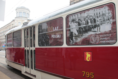 Tramwaj linii „N” jak Niepodległość w Warszawie. Fot. Piotr Życieński (IPN)