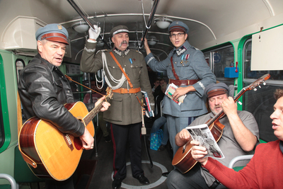 Tramwaj linii „N” jak Niepodległość w Warszawie. Fot. Piotr Życieński (IPN)