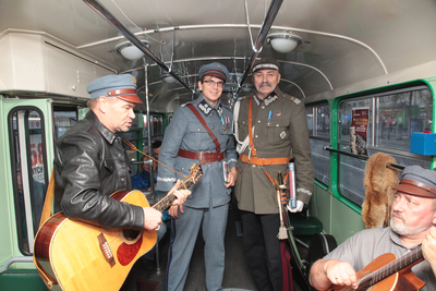 Tramwaj linii „N” jak Niepodległość w Warszawie. Fot. Piotr Życieński (IPN)