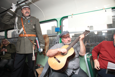 Tramwaj linii „N” jak Niepodległość w Warszawie. Fot. Piotr Życieński (IPN)
