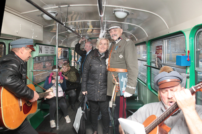 Tramwaj linii „N” jak Niepodległość w Warszawie. Fot. Piotr Życieński (IPN)