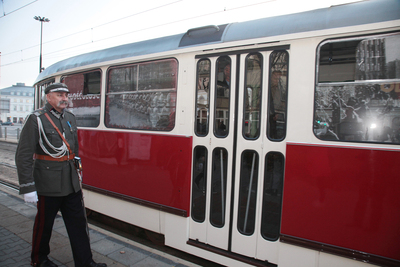 Tramwaj linii „N” jak Niepodległość w Warszawie. Fot. Piotr Życieński (IPN)