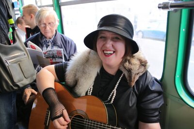 Aleksandra Kaiper-Miszułowicz (BEN IPN), odpowiedzialna za oprawę muzyczną akcji – 6 listopada 2018. Fot. Aleksandra Wierzchowska (IPN)