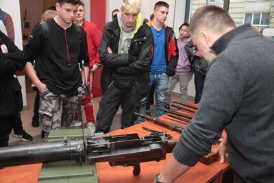 O stroju i uzbrojeniu polskich żołnierzy na Przystanku Niepodległość – 7 listopada 2018. Fot. Piotr Życieński (IPN)