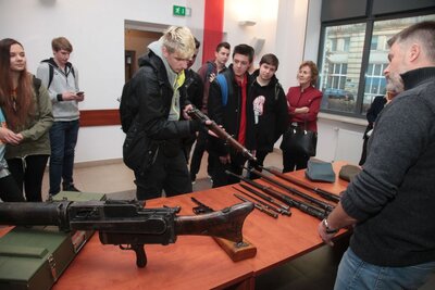 O stroju i uzbrojeniu polskich żołnierzy na Przystanku Niepodległość – 7 listopada 2018. Fot. Piotr Życieński (IPN)