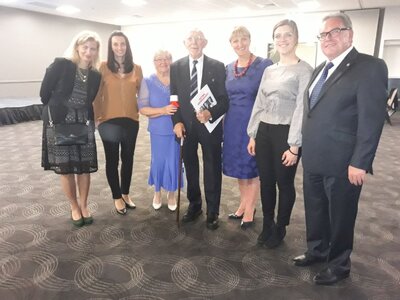 Uhonorowani powstańcy i przedstawiciele szkoły polskiej w Perth, 8 listopada 2018