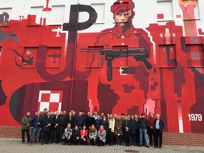 Selfie z muralem #PokoleniaNiepodległej